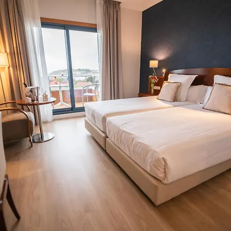 Galatea 4* Paxarinas